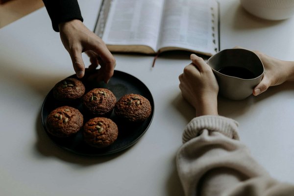 Quelle est la méthode pour des muffins aux framboises et chocolat blanc?